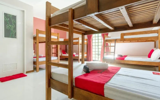 RedDoorz Plus @ West Nautical Road Puerto Galera