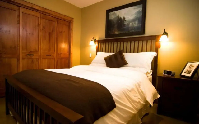 Cedar House Restaurant & Chalets