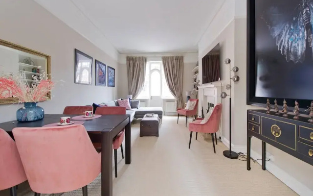 Luxurious 2-Bed Apt, 5 mins from Buckingham Palace