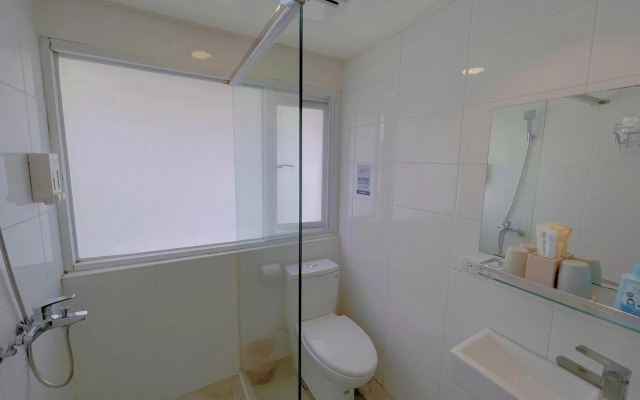 Breeze and Waves Hostel