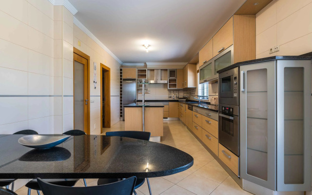 Spacious villa in Albufeira with private pool