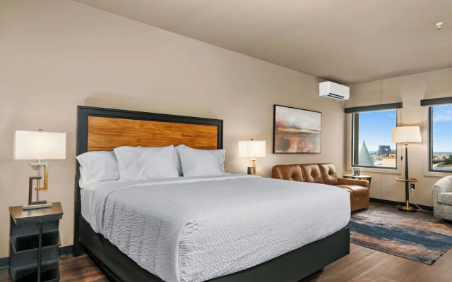 Force on 5th Avenue Hotel