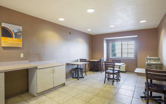 Motel 6 Bernalillo, NM