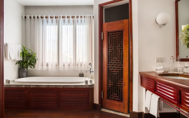 Amanjaya Pancam Suites Hotel