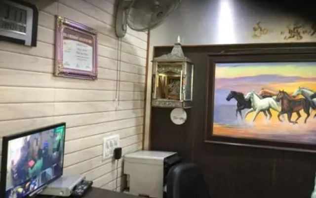 OYO 24723 Hotel Atul Palace