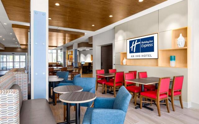 Holiday Inn Express & Suites Sanford- Lake Mary by IHG