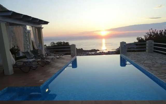 Artist's Villa Red Rose