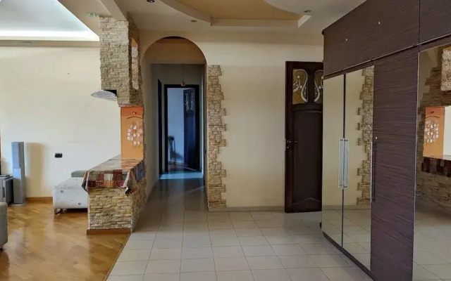 Luxury Apartment In The City Heart On North Avenue