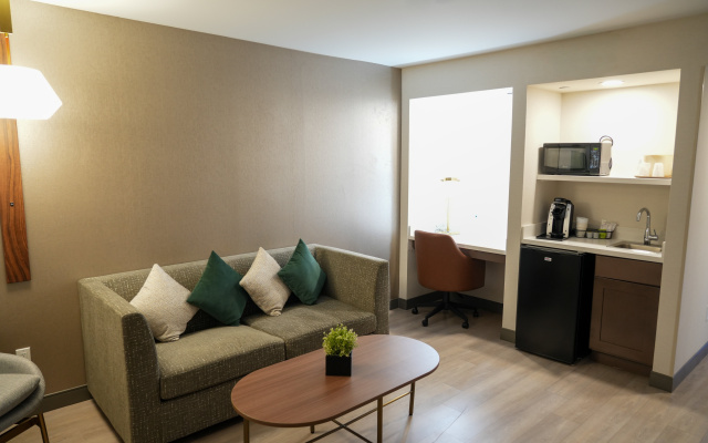 Holiday Inn Hotel & Suites PHOENIX AIRPORT by IHG