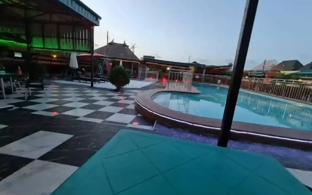 Rolak Hotel and Suites