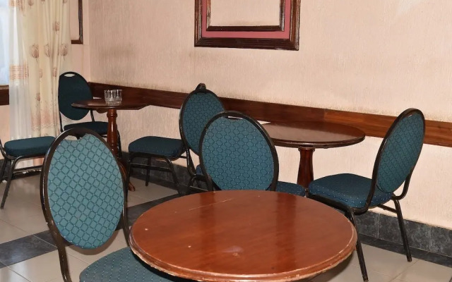 Ibis  2000 Hotel Karatina