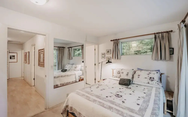 19mbr - Hot Tub - Sauna - Bbq - Pets Ok - Wifi - Sleeps 10 5 Bedroom Home by RedAwning