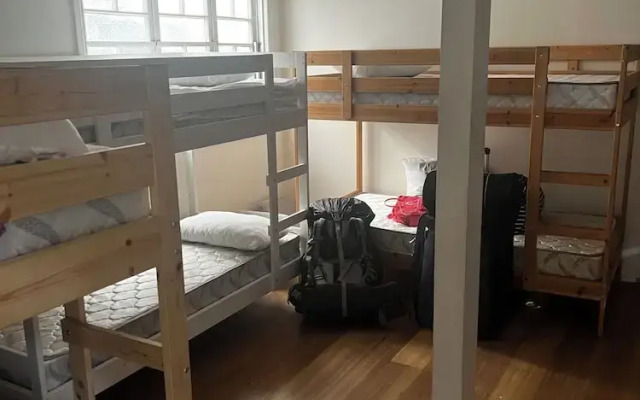 The Palm Hamilton Backpackers