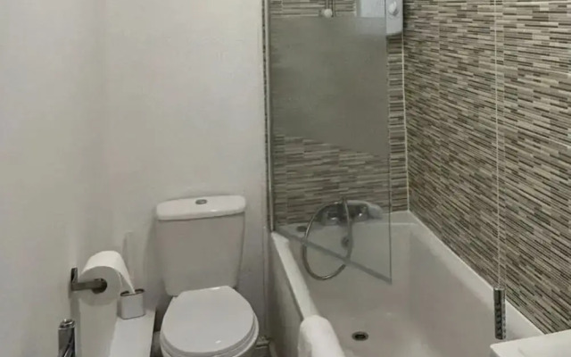 Host Stay Priory Docks Apartment