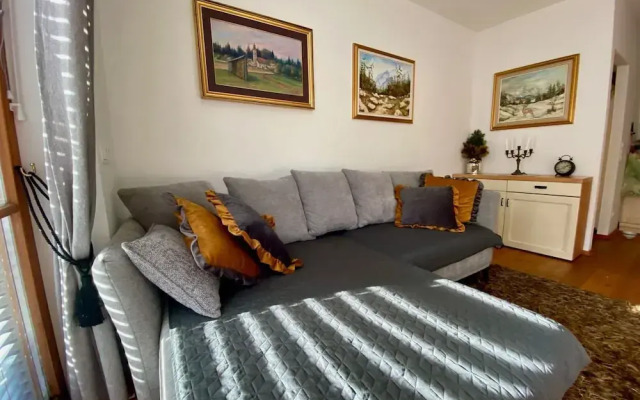 Rossiniweg Warm and Lovely Apartment With Terrace