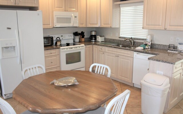 Jamaica Royale - 010 - 2 Br Condo