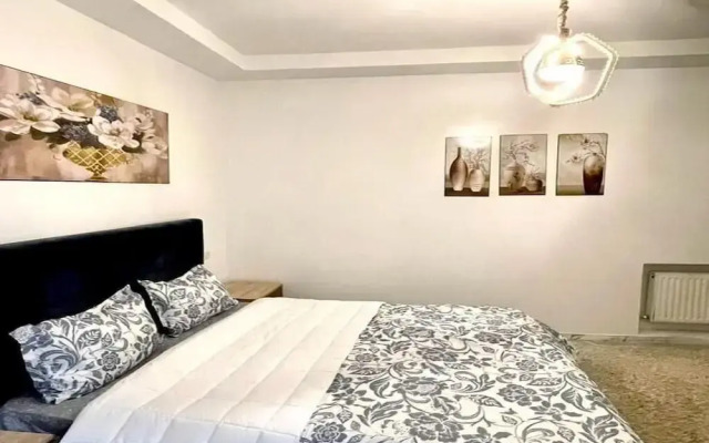 Cozy 1BR Retreat, Steps to Sand