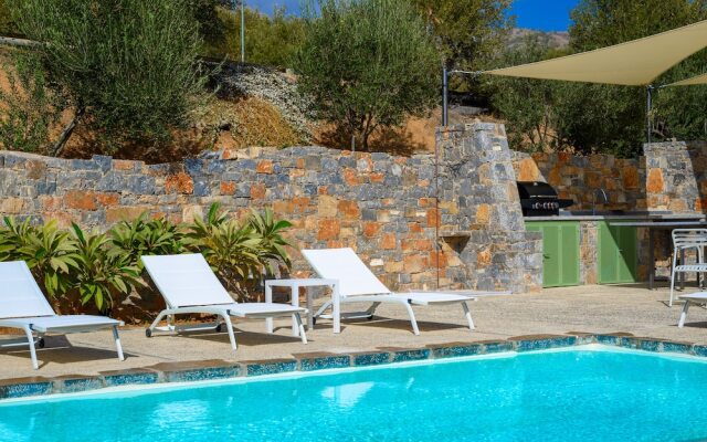 Roots Suites in Crete