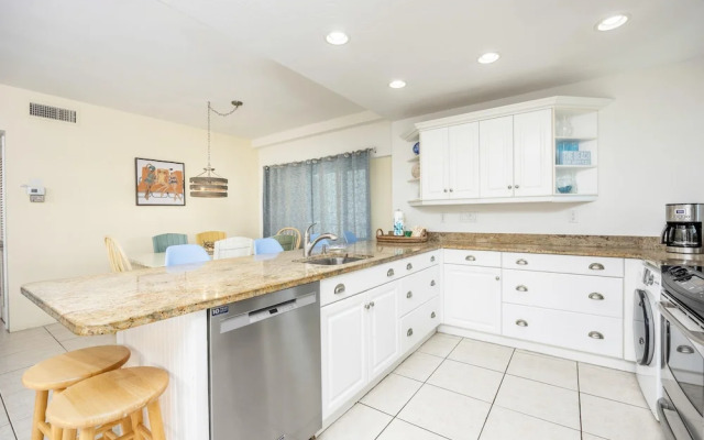 Jamaica Royale Beach View Tower by Beachside Management