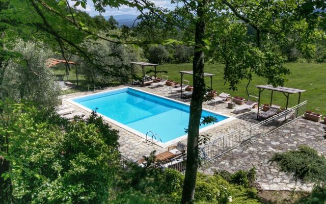 Stylish Holiday Home in Castelnuovo Dei Sabbioni with Pool