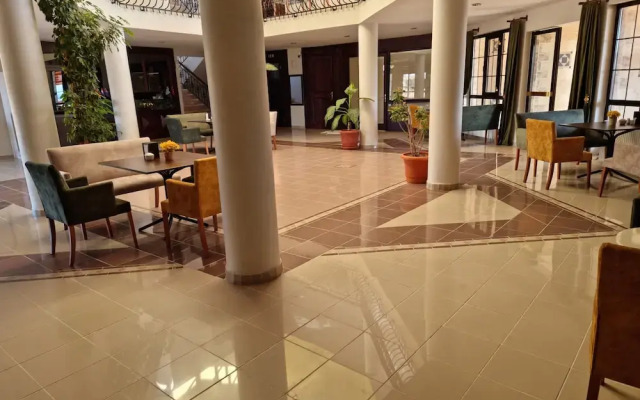 Flora Hotel