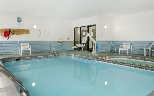 Econo Lodge Traverse City South