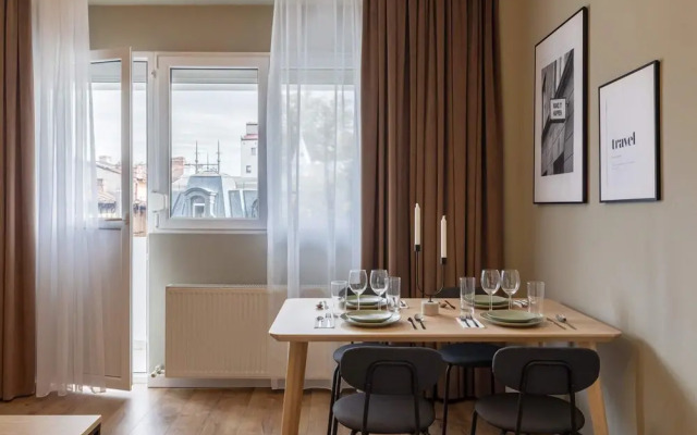 Modern Suite on Historic Calea Victoriei