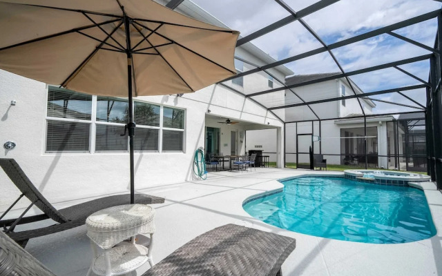 Spacious 6-bedroom Retreat Near Disney Parks