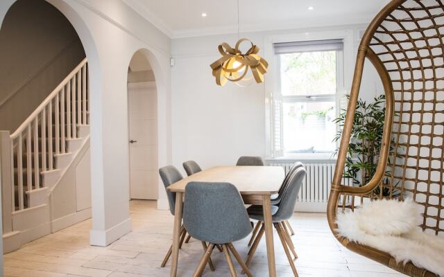 Magnificent House For 6 In Fulham With Back Garden