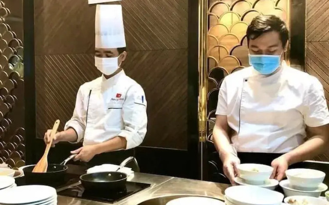 Cat Ba Paradise Hotel - Sky Bar & Massage