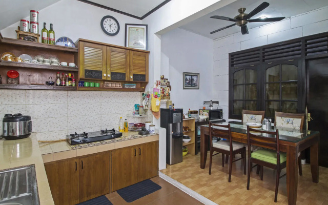 RedDoorz @ Radio Dalam