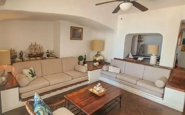 Flat with Unbeatable Views & 2 Bedrooms
