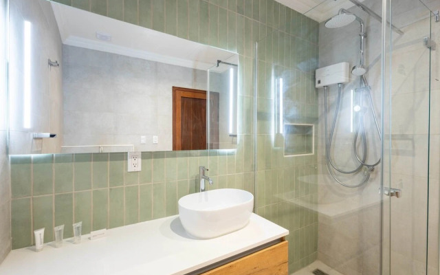 Modern Elegant Broadway Vibes in Willemstad