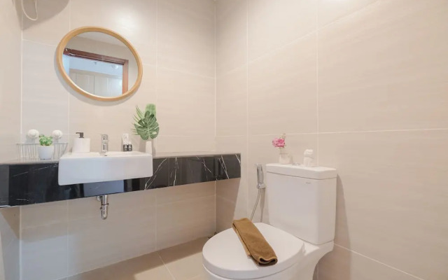 Cozy And Minimalist Studio At West Vista Apartment