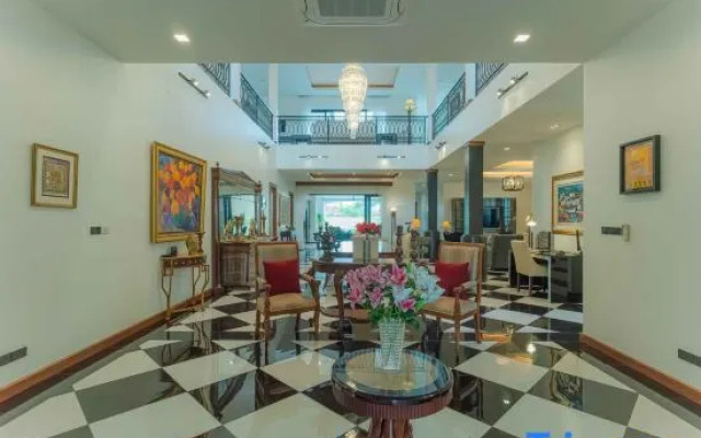 Villa Viola 7 Bedroom, Fully Staffed, on the Golf Course