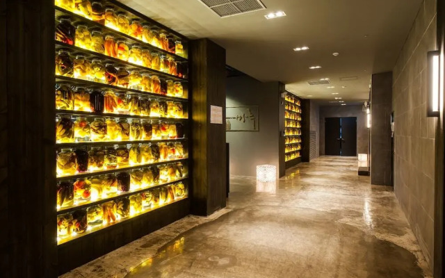 Yujin Hotel