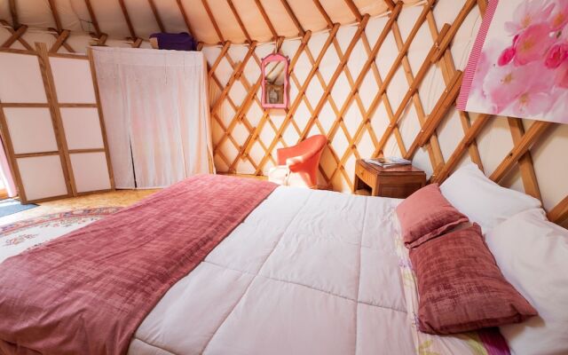 Yourtissimo - La Maison Rouge