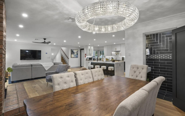 Valley View Chic Home w Backyard Oasis