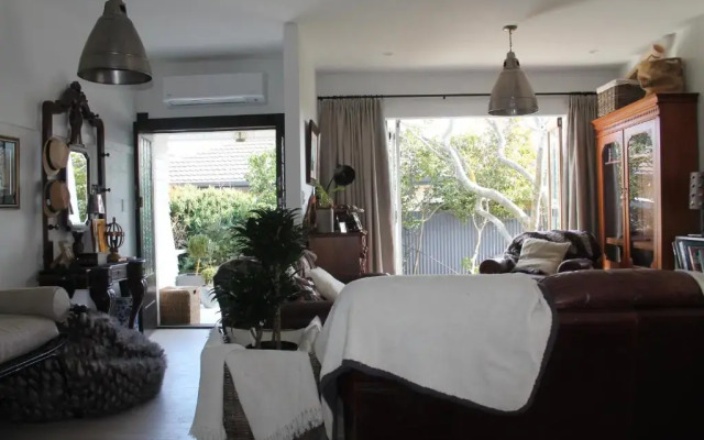 Beautiful Bungalow CBD