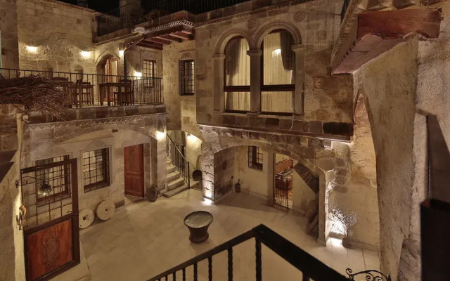Charming Cave Hotel