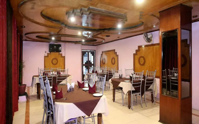 OYO 11912 Hotel Nav Classic