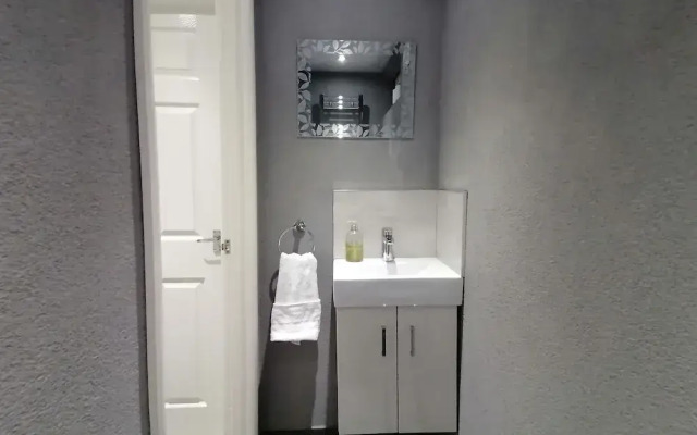 Charming 1-bed Apartment in Coventry