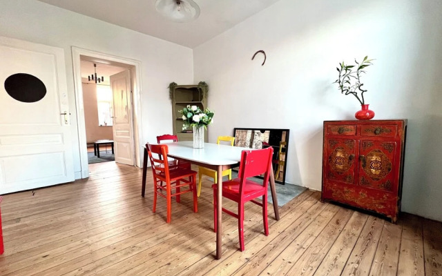 Spacious Family Apartment Midi