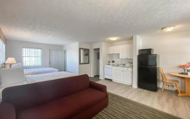 Ocean Court Beachfront Hotel