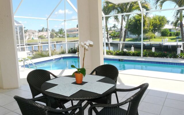 Luxuriously Furnished Waterfront Home With Pool/spa