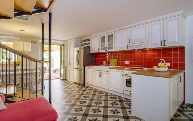 Impeccable 4-bed Apartment in Osor