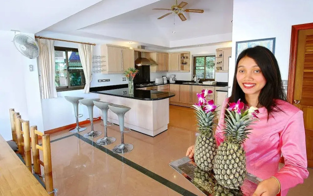 Luxury Four Bed Villa Jasmine, Infinity Pool, Full Staff , Chef and Breakfasts