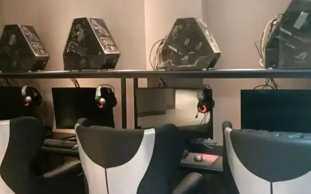 Ruian Shangpin E-sports Hotel