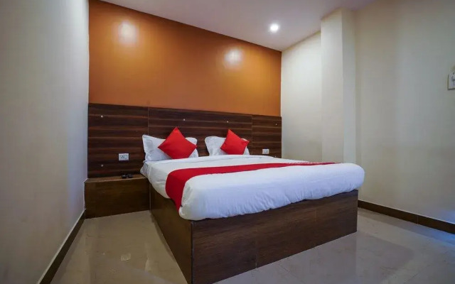 Oyo 18652 Hotel Golden Shah