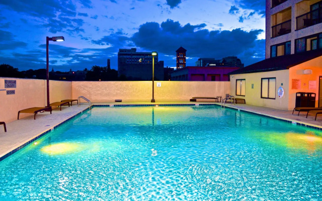 Courtyard By Marriott Vanderbilt-West End